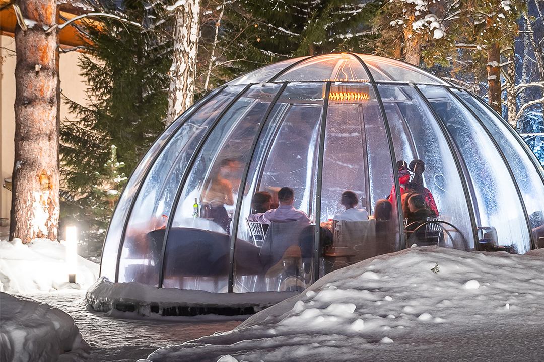Outdoor dining in Chicago in winter