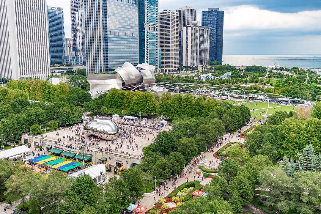 Views of Chicago from Millenium Park and Cloudgate (the Bean) 